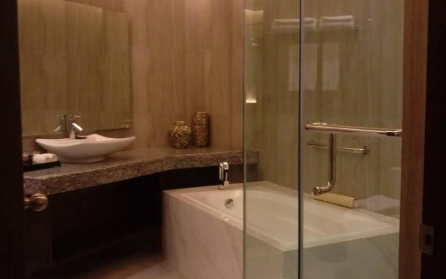 J7 Plaza Hotel