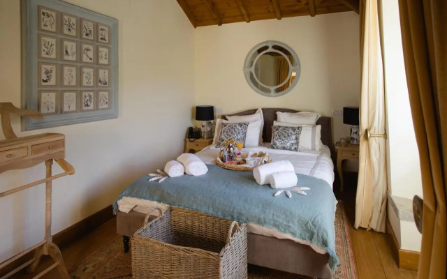 Suites by Bella Vista - Historic Guesthouse