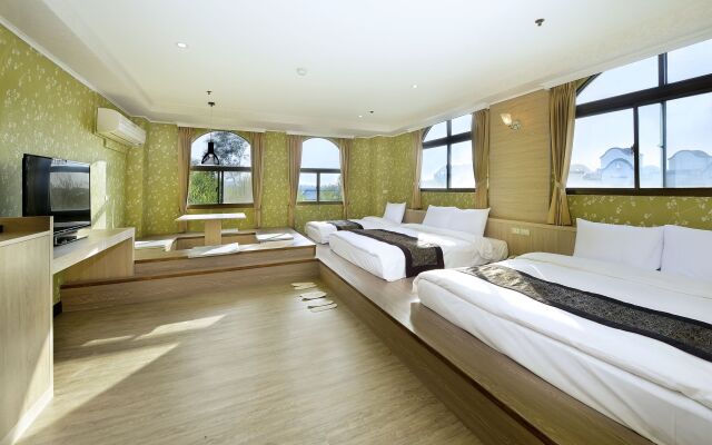 Jinsa Lakeside View Resort