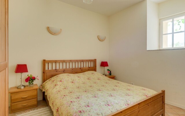 Secluded Holiday Home in Rustrel With Swimming Pool