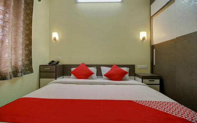 OYO 22536 Vishaak Inn