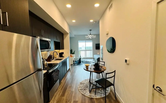Contemporary Mid-hollywood Home Dtla View Parking