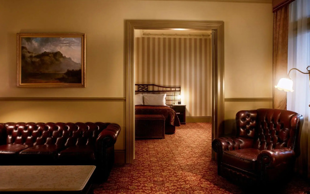 Hadley's Orient Hotel