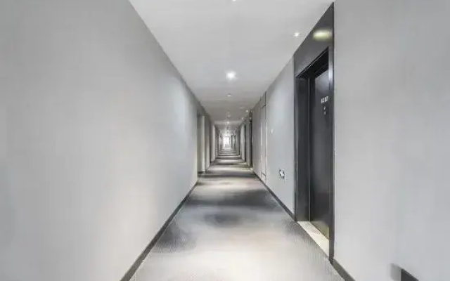 X Hotel
