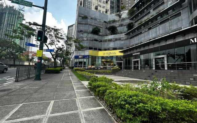Oasis Regency at Fort Victoria BGC