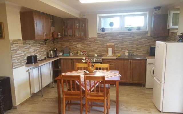 Gyöngyvirág Apartman