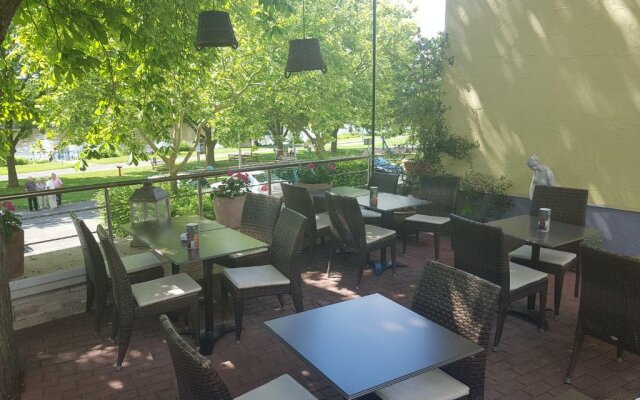 Angelis Pension - Restaurant zum grunen Baum