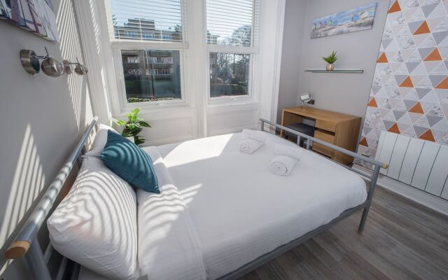 Chine Gardens Apartment