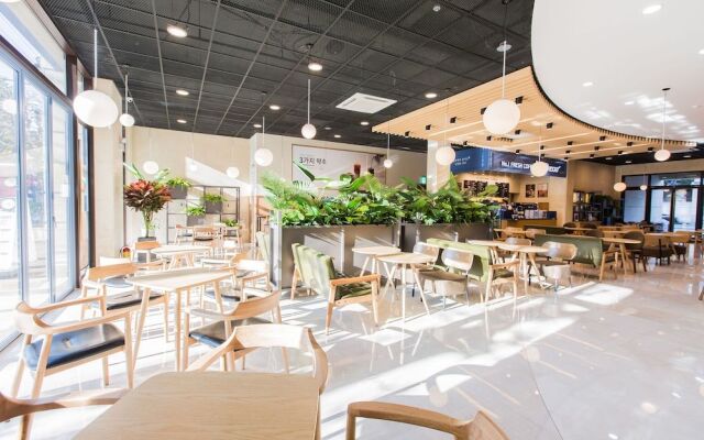 Shining Glory House - Hostel