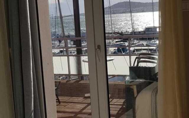 A La Voile Blanche