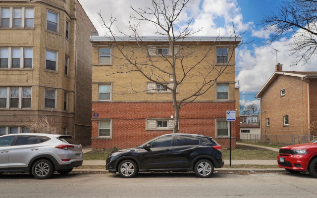 Cozy 2BR Apt Near Parks - Kimball A2