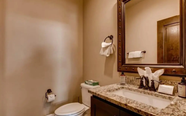 Spacious 4 Bedroom Townhome in River Run Village Within Walking Distance to Gondola and Restaurants