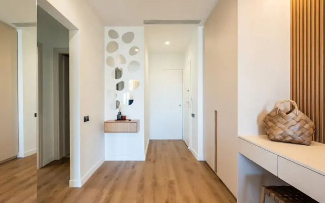 2-bd Luxury Apt Sea View Balcony Near the Beach