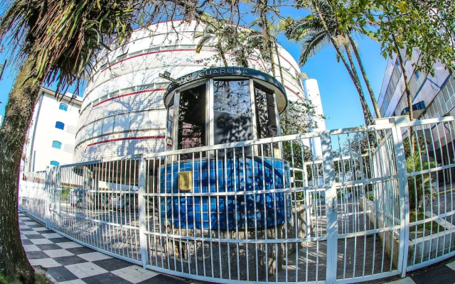 Pé na areia do Guarujá - Praia do Tombo (F)