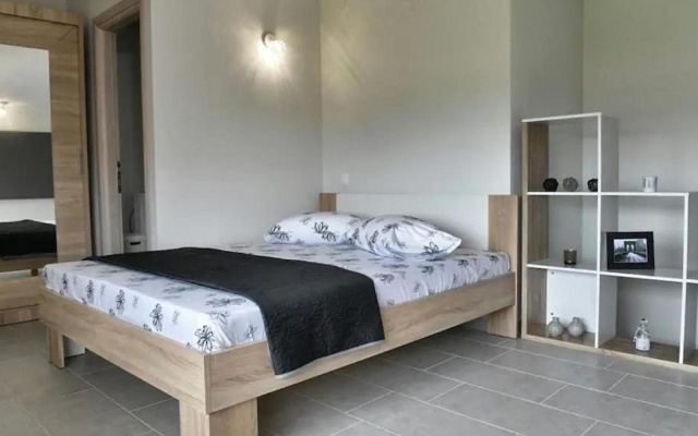 Crystallia SeaSide Maisonette by TravelPro Se...