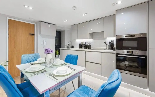 Modern Battersea Apartment - Sleeps 6 & Mini Bar