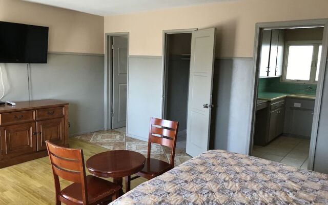 Sunshine Village Motel