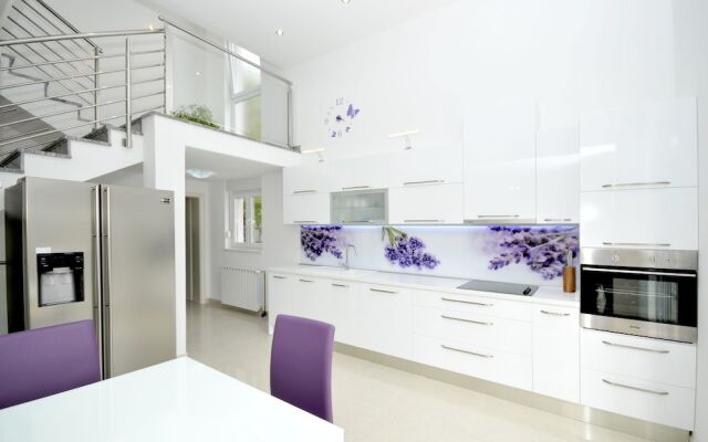 Luxury Villa Rooftop Pool !avbl in Season