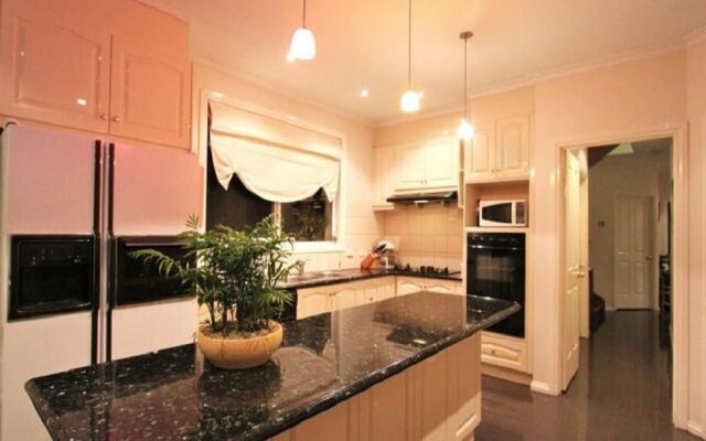 Abbotsford Private Rooms & Pods @ 15 Charles Homestay