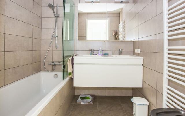 Apartment With Hinterland Views