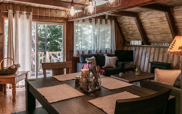 The Simple Life Cabin Apartment 2