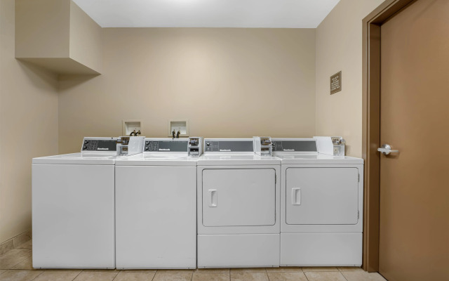 Best Western Plus Baker Street Inn