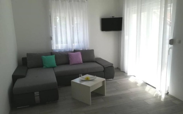 Ivan - Free Parking - A2