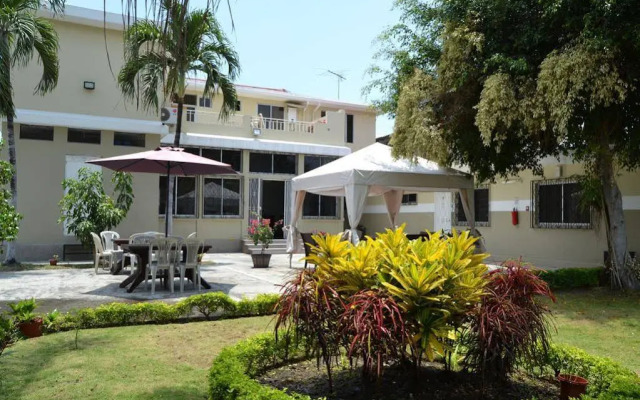 Urdesa Suites Hotel