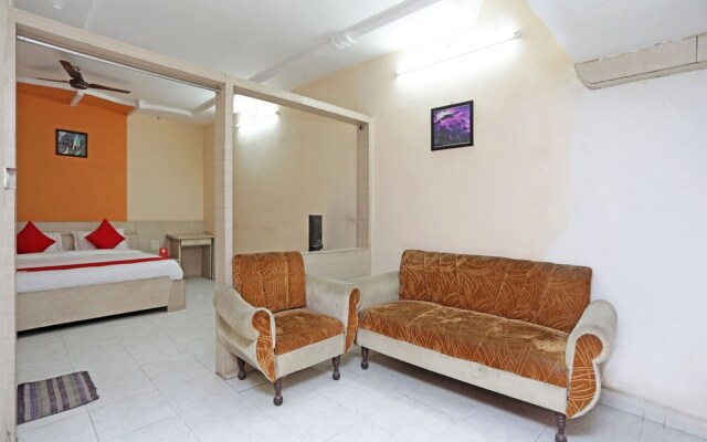 OYO 12546 Hotel Madhuban