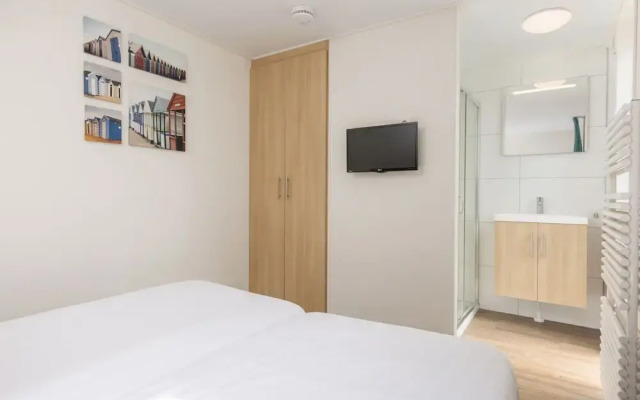 Modern Lodge With two Bathrooms, Near the Beach