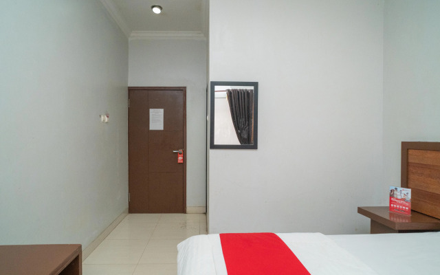 RedDoorz Syariah Near Tugu Dodol Kandangan