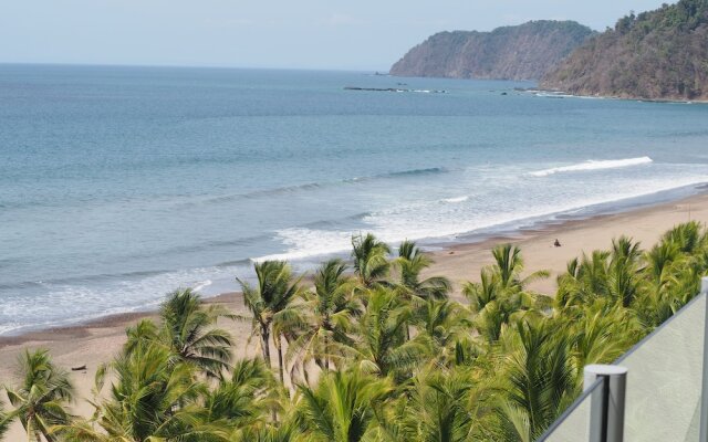 Condominio Diamante del Sol by CRHR