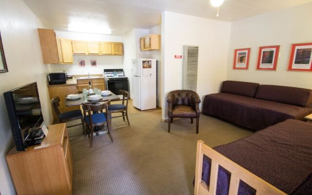 Thunderbird Lodge