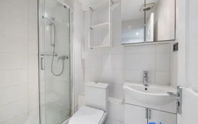 1 Bed Studio Apartment opposite Liverpool Street station