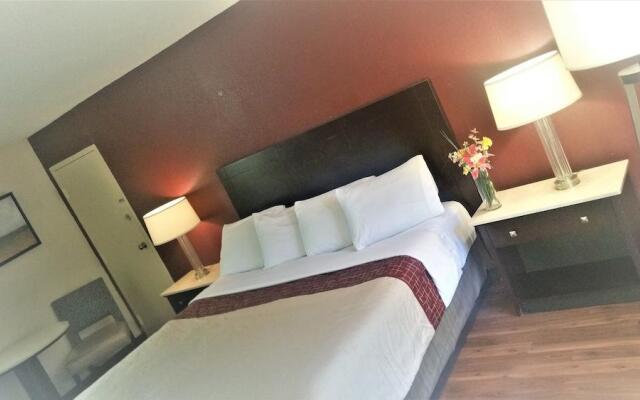 HomeTowne Studios by Red Roof Athens, TN