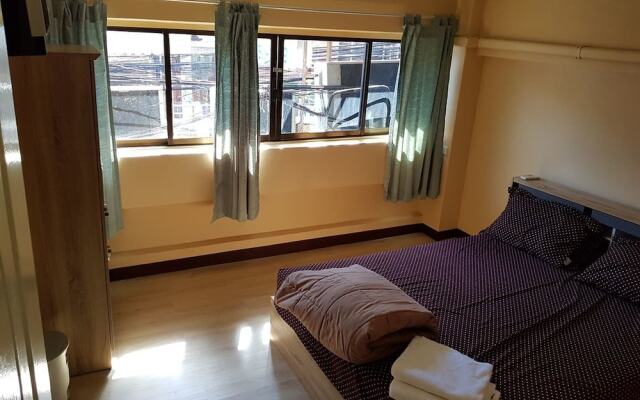 Everest Hostel