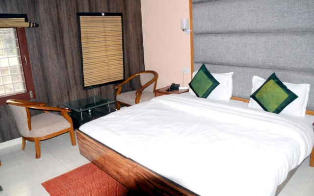 OYO 16006 Hotel Meedo's Grand
