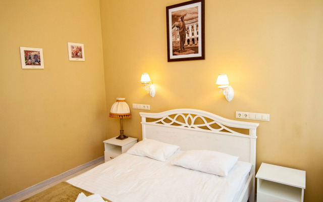 Art Kvartal near Deribasovskaya