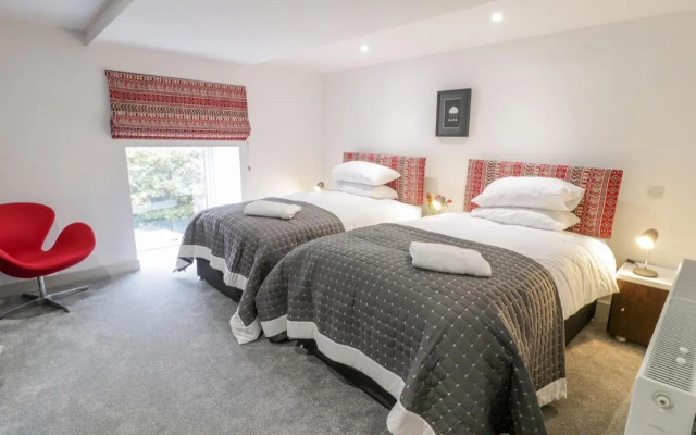 Capel Mawr, Basement 19