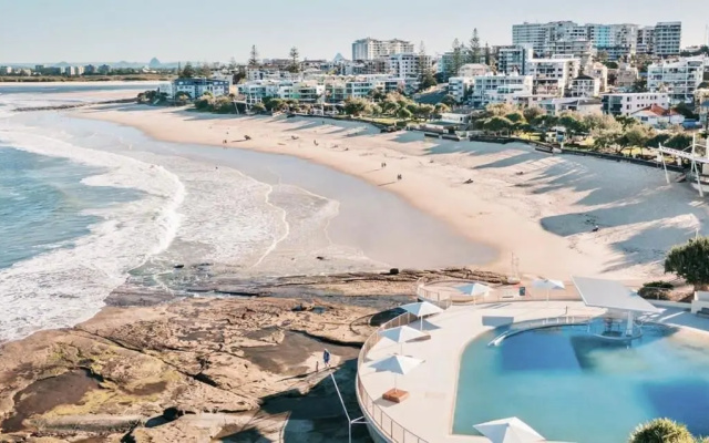 Modern 3 Bedroom Apartment, Just Minutes Walk to Kings Beach Waterfront - Ocean Views From Patio – Beach – Kings Beach