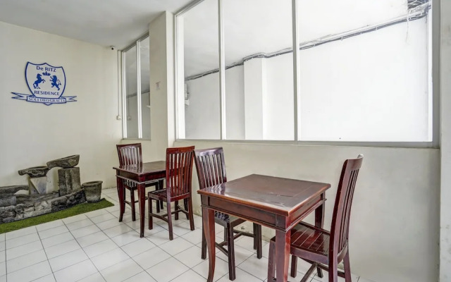 OYO 91035 De Ritz Residence