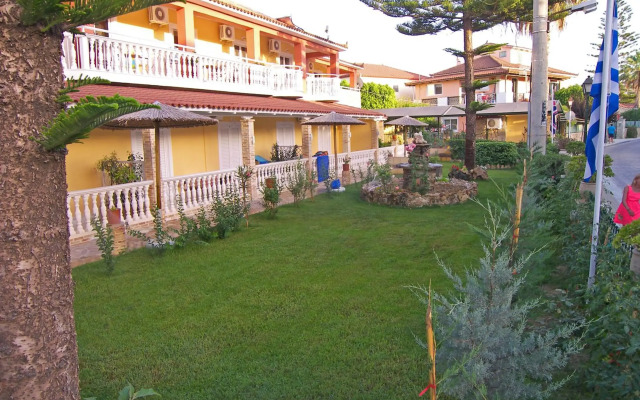 Tom &amp; John Apartments