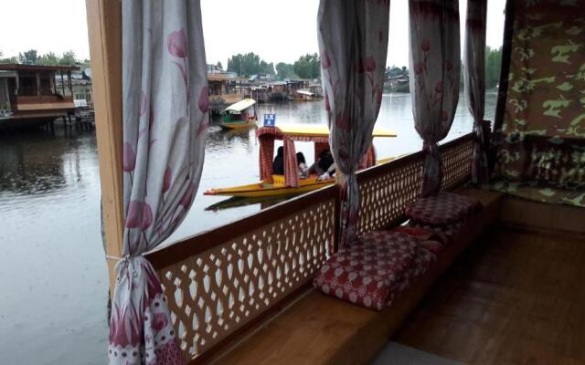 Houseboat Pride of India