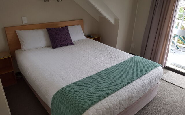 Cottage Mews Motel