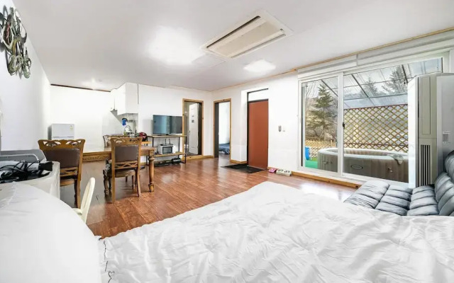Chuncheon Dogandstay