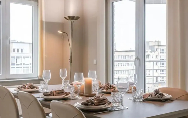 Spacious Apartment With Lateral sea View