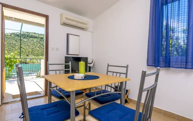 Apartments Garden by the sea