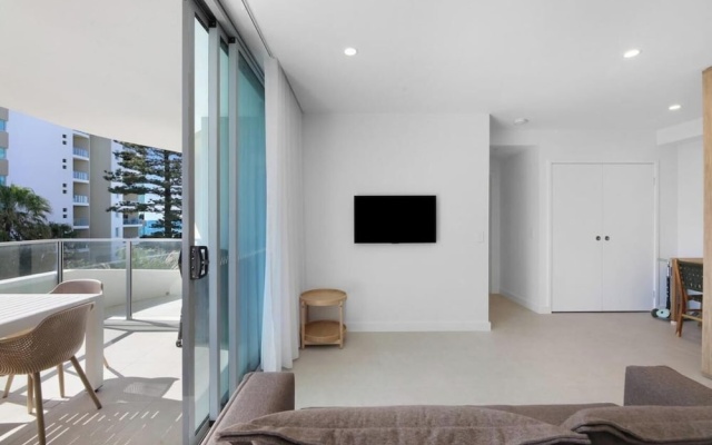 Luxury 2BR Palm Beach Apartment