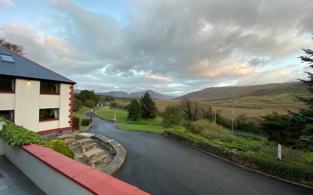 Kylemore Pass Hotel