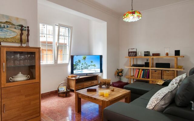 Beautiful Beach Apartment M&B IV by Las Canteras